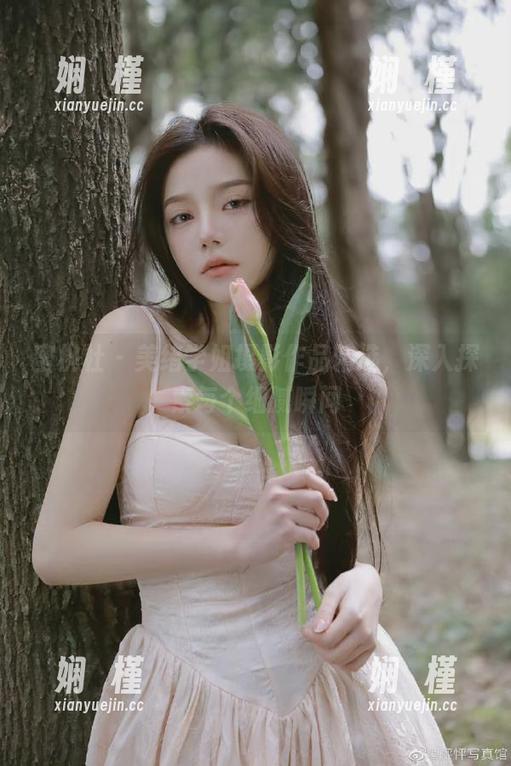 蜜桃社 - 美绪学姐摄影作品精选，深入探索每个细腻瞬间