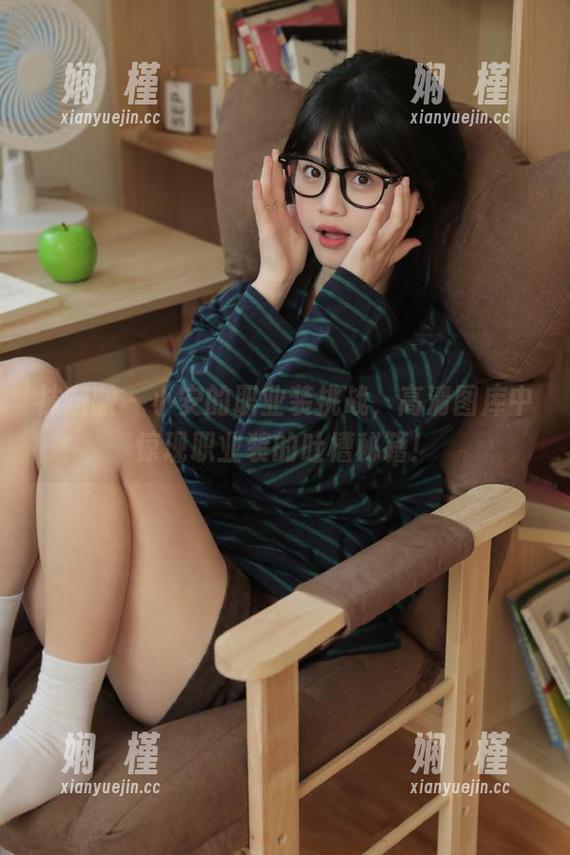 袜啵啵-小安 袜啵啵 - 小安的职业装挑战,高清图库中惊现职业装的吐槽秘籍!