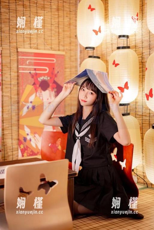 铁轨成片中的西瓜少女：高清写真呈现独特的青春气息