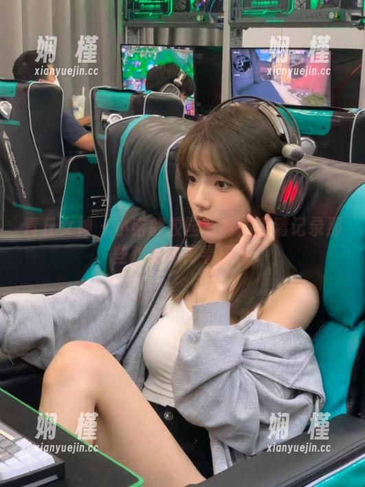 青丘女神 - 小诺的校园写真：高清记录那些难忘的青春瞬间