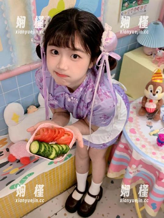 青豆客 - 施忆佳Kitty酱办公室高清写真：为你的设备定制个性化壁纸