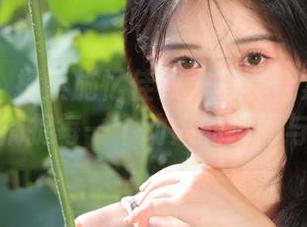 青豆客 - 探索施忆佳双人写真合集：免费下载，捕捉每一个动人的瞬间与情感！