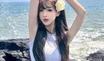 青豆客 - 歆小兔chobits制服魅影及其写真合集:精选让你眼前一亮