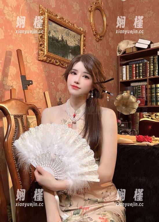 鹿八岁baby最新护士写真，美图让人惊艳，带你领略别样的职业魅力，快点击查看！